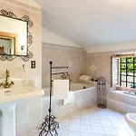 Luxurious In * Πιστόια