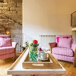 Luxurious In * Πιστόια